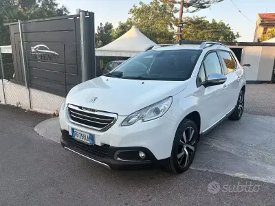 Usata Peugeot 2008 Allure 99 CV (72 kW) 2015 Bianco SUV