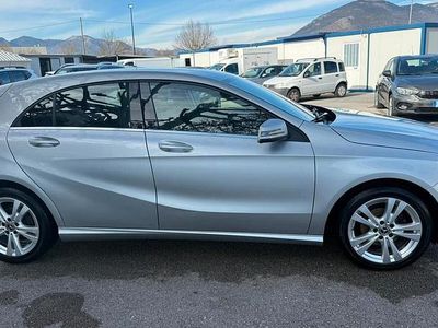 Usata Mercedes A180 109 CV (80 kW) 2017 Argento Berlina