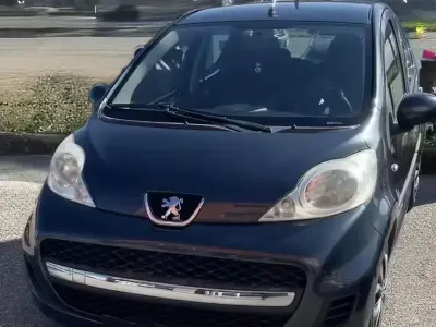 Käytetty Peugeot 107 68 HP (50 kW) 2012 Harmaa Viistoperä