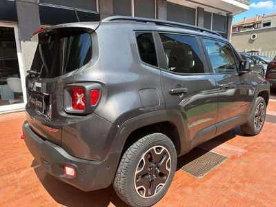 Usata Jeep Renegade Trailhawk 170 CV (125 kW) 2016 Grigio SUV