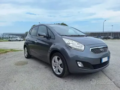Usata Kia Venga 125 CV (91 kW) 2010 Grigio Utilitaria