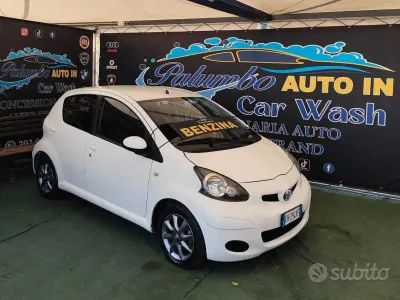 Gebraucht Toyota Aygo Connect Style 68 PS (50 kW) 2011 Weiß Kleinwagen