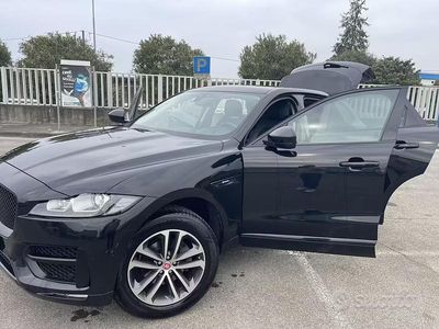 Begagnad Jaguar F-Pace R-Sport 180 HK (132 kW) 2018 Svart SUV