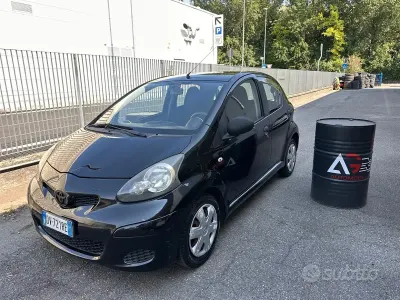 Usata Toyota Aygo 68 CV (50 kW) 2009 Nero Utilitaria