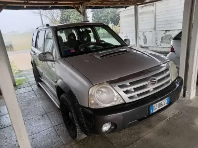Usata Suzuki Grand Vitara 109 CV (80 kW) 2005 Grigio SUV