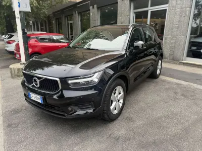 Usata Volvo XC40 Momentum 129 CV (94 kW) 2021 Nero SUV