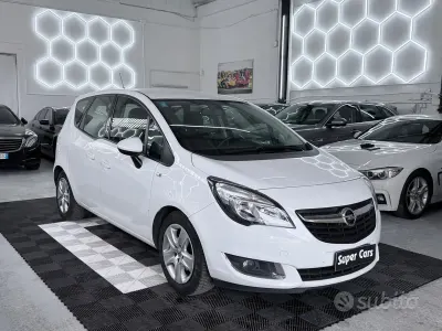 Usata Opel Meriva Design Edition 110 CV (80 kW) 2016 Bianco Monovolume