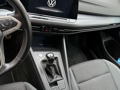 Begagnad VW Golf VIII Active 116 HK (85 kW) 2022 Svart Sedan