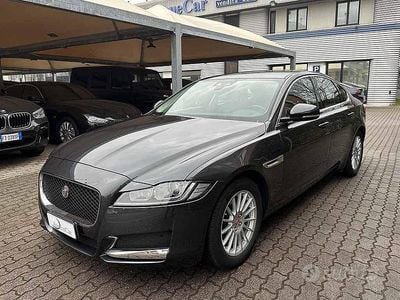 Usata Jaguar XF Pure 163 CV (119 kW) 2019 Grigio / metallizzato Berlina