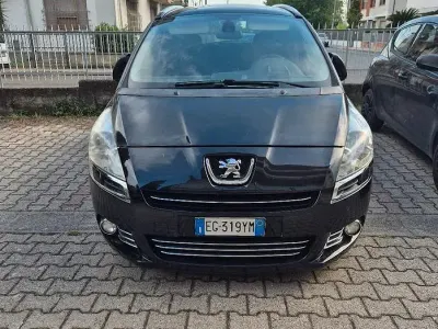 Usata Peugeot 5008 112 CV (82 kW) 2011 Nero Monovolume