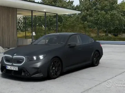 Nuova BMW M5 Comfort Edition 727 CV (534 kW) 2026 Bmw individual frozen deep gre Station wagon