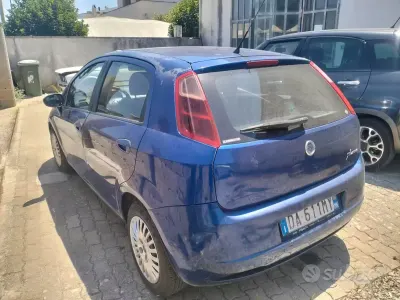 Usata Fiat Grande Punto 75 CV (55 kW) 2006 Viola Utilitaria