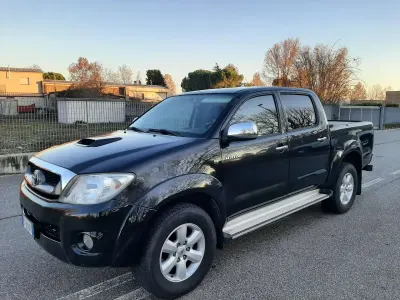Begagnad Toyota HiLux SR 171 HK (125 kW) 2009 Svart Pickup