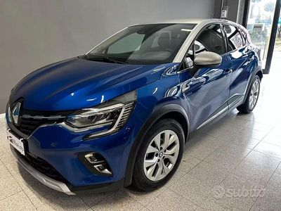 Usata Renault Captur Intens 100 CV (73 kW) 2022 Blu SUV