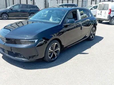 Usata Opel Astra Edition 131 CV (96 kW) 2024 Nero Utilitaria