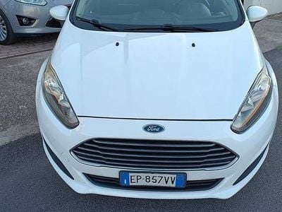 Begagnad Ford Fiesta 60 HK (44 kW) 2013 Vit Halvkombi