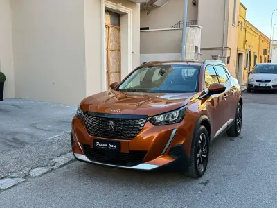 Usata Peugeot 2008 Allure 102 CV (75 kW) 2020 Orange fusion SUV