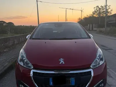 Usata Peugeot 208 82 CV (60 kW) 2018 Rosso Utilitaria