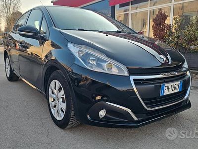 Usata Peugeot 208 Allure 74 CV (54 kW) 2017 Nero Utilitaria