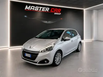 Usata Peugeot 208 Allure 82 CV (60 kW) 2017 Grigio Utilitaria