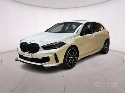 Usata BMW M135 Comfort Edition 306 CV (225 kW) 2022 Alpin white Utilitaria