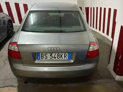Usata Audi A4 Comfort 131 CV (96 kW) 2001 Grigio Berlina