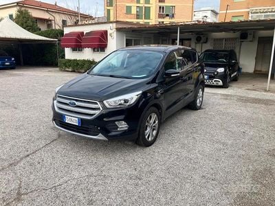 Usata Ford Kuga 120 CV (88 kW) 2019 Nero SUV