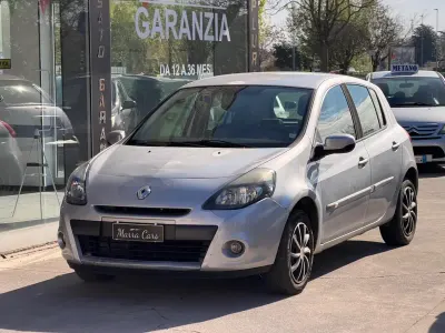 Usata Renault Clio II 75 CV (55 kW) 2011 Argento Berlina