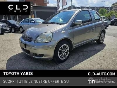 Begagnad Toyota Yaris 65 HK (47 kW) 2005 Grå Sedan