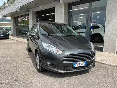 Usata Ford Fiesta 95 CV (69 kW) 2017 Grigio Utilitaria