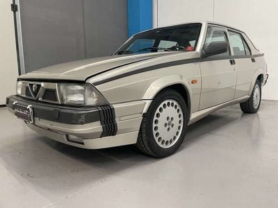 Usata Alfa Romeo 75 155 CV (114 kW) 1989 Grigio Berlina