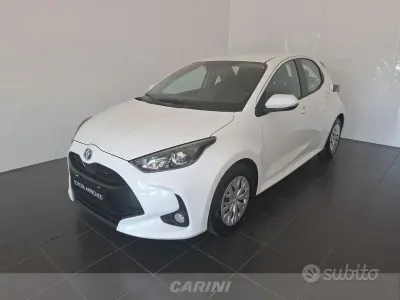 Usata Toyota Yaris Hybrid Active 92 CV (67 kW) 2022 Bianco Berlina