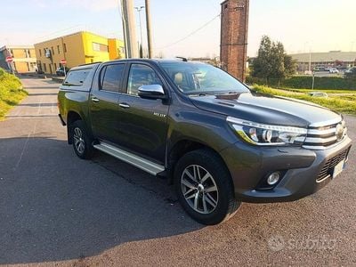 Begagnad Toyota HiLux 150 HK (110 kW) 2019 Grå Pickup