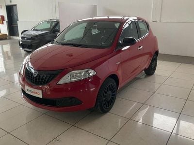 Usata Lancia Ypsilon Silver 70 CV (51 kW) 2023 Rosso Utilitaria