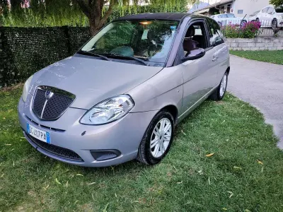 Usata Lancia Ypsilon 75 CV (55 kW) 2007 Argento Utilitaria