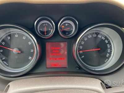 Usata Opel Zafira 150 CV (110 kW) 2013 Marrone Monovolume