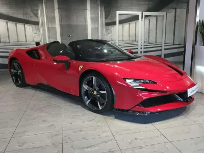 Nuova Ferrari SF90 797 CV (586 kW) 2025 Colore rosso corsa ds 322 Cabrio