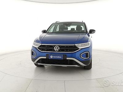 Usata VW T-Roc Life 110 CV (80 kW) 2023 Blu SUV
