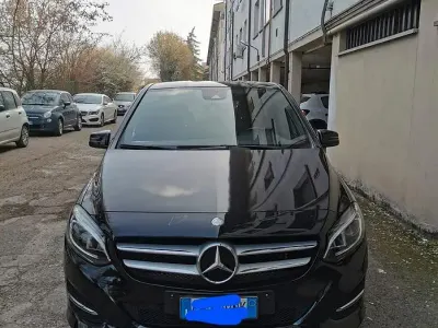 Usata Mercedes B200 156 CV (114 kW) 2015 Nero Utilitaria