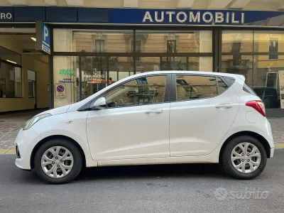 Usata Hyundai i10 66 CV (48 kW) 2015 Bianco Utilitaria