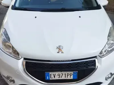 Usata Peugeot 208 95 CV (69 kW) 2014 Bianco Utilitaria