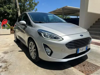 Usata Ford Fiesta Titanium 86 CV (63 kW) 2018 Grigio Utilitaria