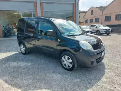 Usata Renault Kangoo 85 CV (62 kW) 2010 Nero Monovolume