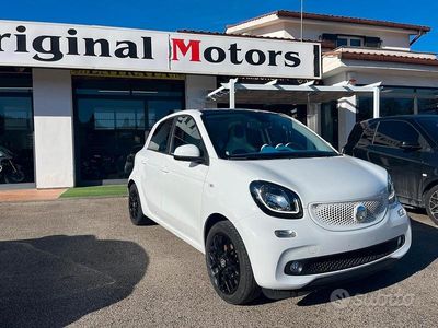 Usata Smart ForFour Proxy 70 CV (51 kW) 2015 Blu Utilitaria