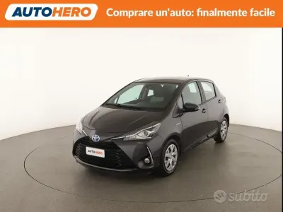 Usata Toyota Yaris Hybrid 73 CV (53 kW) 2018 Grigio Berlina