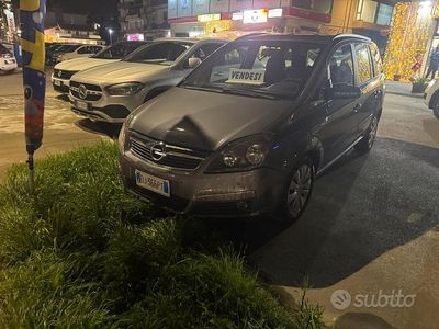 Usata Opel Zafira 125 CV (91 kW) 2007 Grigio Monovolume
