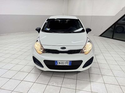 Usata Kia Rio EX 86 CV (63 kW) 2012 Bianco Berlina
