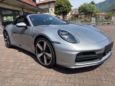 Usata Porsche 992 394 CV (289 kW) 2025 Argento gt met. Cabrio