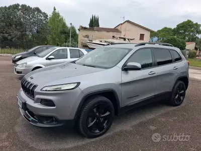 Używany Jeep Cherokee Night Eagle 185 KM (136 kW) 2016 Szary SUV