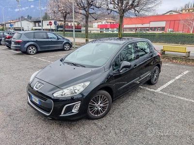 Begagnad Peugeot 308 112 HK (82 kW) 2012 Svart Sedan